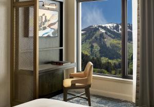 King Room with One King Bed and Twin Sofa Bed - Courtyard View  room in Grand Hyatt Deer Valley