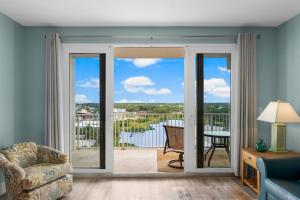 Family and Friends Beach Resort Condo for 8! Steps from the Beach! By Dolce Vita Getaways!