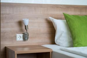 B&B Outlet Hotel - Metzingen - Bad Urach - Free Parking