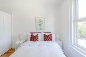 Urban Oasis 4 bedroom house with parking - 查塔姆