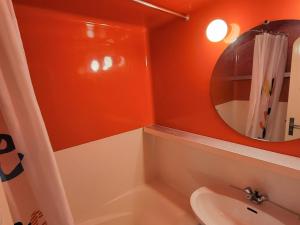 Studio ski aux pieds avec balcon, 4 pers - FR-1-346-542