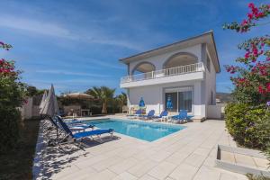 DENNIS and TANYA VILLAS