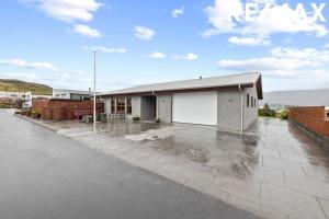 Amazing Villa With Hot Tub Near Reykjavík