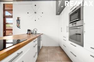 Amazing Villa With Hot Tub Near Reykjavík