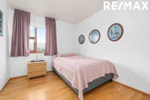 Amazing Villa With Hot Tub Near Reykjavík