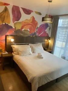 The Oceanic 52 - Hillcrest