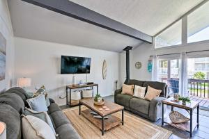 Walk to Gulf Cozy Beach House in Galveston!