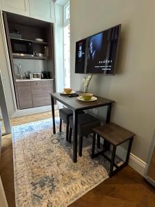 Chelsea flat, convenient and quiet