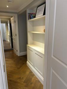 Chelsea flat, convenient and quiet