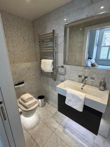 Chelsea flat, convenient and quiet