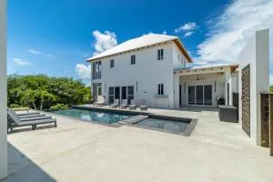 Blue Oasis and Pool Club at Mahogany Bay - Orange Walk