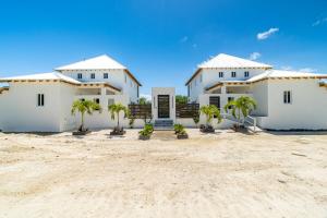 Blue Oasis and Pool Club at Mahogany Bay