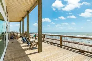 Front Row Water Views Galore & Chic Coastal Decor - Surfside