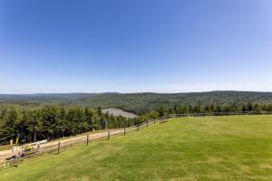 ML152 Mountain View Slope Side Retreat Near Village WiFi