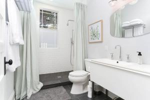 2BR2BTH wPrivate Pool, Riverwalk, Downtown