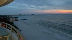 Water Front Condo - Lido Beach