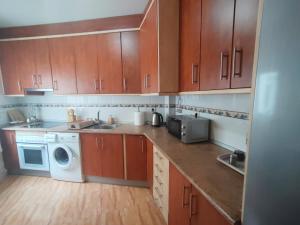 LA8 2 bedroom top floor sunny apartment close to beach