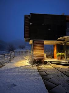 The kube by the mountain