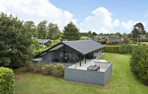 3 Bedroom Pet Friendly Home In Faaborg - Helnæs By