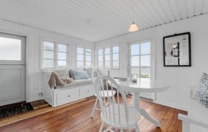 2 Bedroom Beach Front Home In Esbjerg V