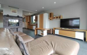 Beautiful Home In Poperinge With Wifi