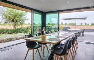 Beautiful Home In Poperinge With Wifi