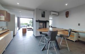 Beautiful Home In Poperinge With Wifi