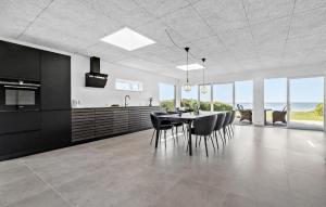 3 Bedroom Lovely Home In Martofte