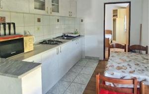 Beautiful Apartment In Vir With Wifi