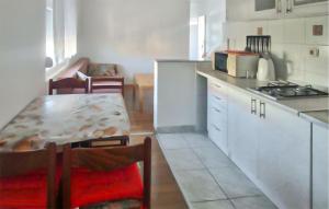 Beautiful Apartment In Vir With Wifi