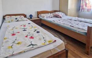 Beautiful Apartment In Vir With Wifi