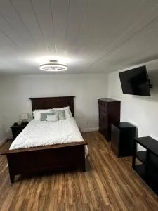 Private Room with Private Bath - Bloomington