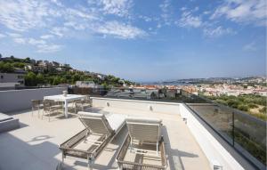 2 Bedroom Stunning Apartment In Split