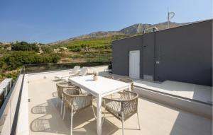 Gorgeous Apartment In Split With House Sea View