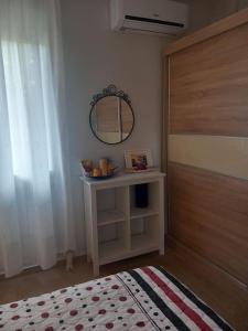 Garden Apartment in Panorama Kariani with Free Parking & BBQ, Near the Sea