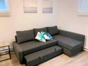 Lovely Cozy Getaway with Free Parking Included