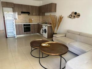 Kings Beach Park Apartment -Tombs of the Kings