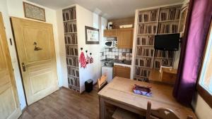 Résidence Neige Et Golf - Petit studio cosy sans balcon exposé Nord, emplacement ideal en front de neige. MAE-1691