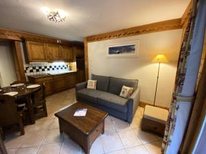 Résidence Fermes De Meribel Bat B - Appartement 2 pièces 4 personnes à Méribel Village aux pieds des pistes et accès à la piscine chauffée MAE-8991