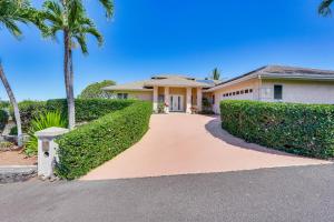 Ocean-View Oasis with Pool in Kailua-Kona!