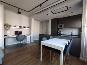 Urban Jungle Retreat