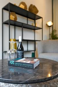 Classy 1BR Apartment Overlooking a Beautiful Park