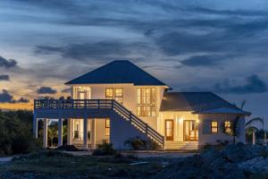 La Dolce Vida and The Pool Club at Mahogany Bay