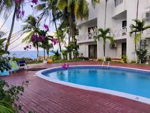 Chrisanns Beach Resort, Apt 21 - Content