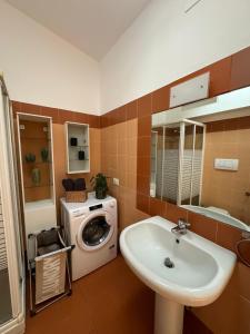 Attico con Balcone in Centro a Milano Isola