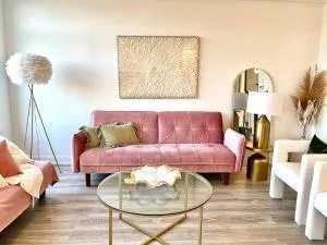 Luxury 3BR home with free parking, full kitchen in Stouffville Markham - Uxbridge