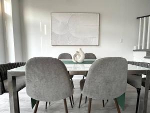 Luxury 3BR home with free parking, full kitchen in Stouffville Markham
