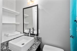 Sleek 1BR Apt with Free Park Near NRG, Med Center & UH