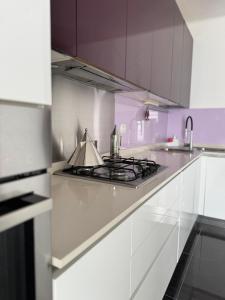 CasaSpensieratezza - 5 PERSONE - POSTO AUTO RISERVATO - COLAZIONE