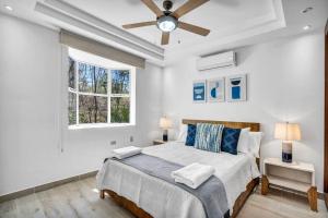 Gav4 New Condo in Location Walkable to Beach